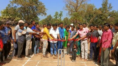 Photo of येचली (बासागुडा) येथील टेनिस बॉल क्रिकेट सामन्याचे माजी जि.प.अध्यक्ष अजयभाऊ कंकडालवार यांच्या हस्ते उदघाटन