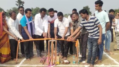 Photo of जि.प.माजी अध्यक्ष अजयभाऊ कंकडालवार यांच्या हस्ते मथुरानगर येथील क्रिकेट सामन्याचे उदघाटन..!