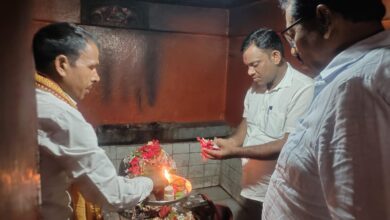 Photo of देवलमरी येथील पुरातन शिवमंदिरात काँग्रेस नेते कंकडालवार व मडावी यांची पूजा-अर्चना संपन्न..!